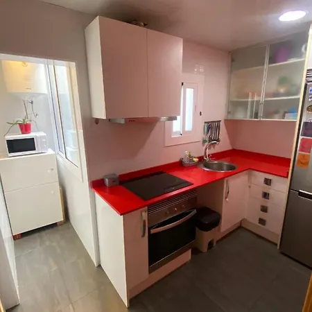 Apartment Cozy At A Great Location! *